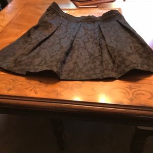 Skirt with lacy appliqué Euc